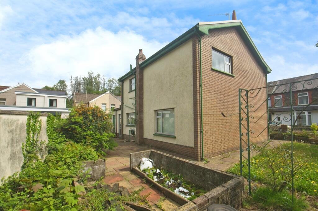 House in Pontypridd, Rhondda Cynon Taf - View 2