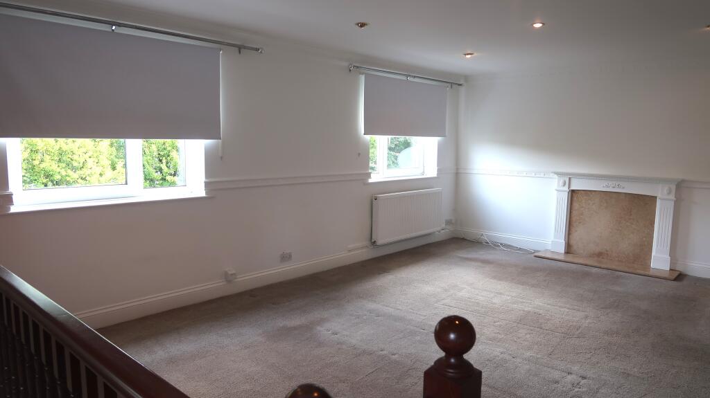 Cwrt Glanhowy, High Street, Blackwood, Caerphilly County Borough photo 3