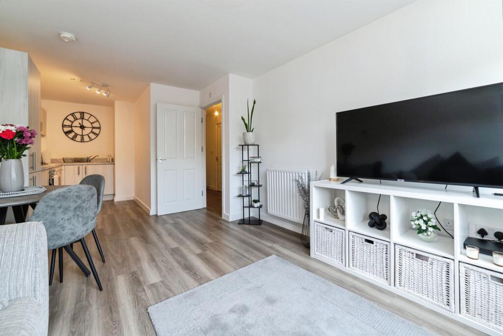 Blossom Drive, Welwyn Garden City photo 4