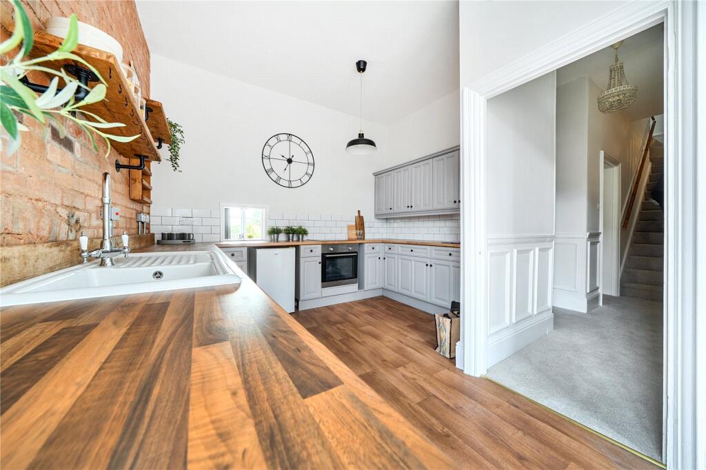 Apartment in Taunton, Rowbarton - View 3