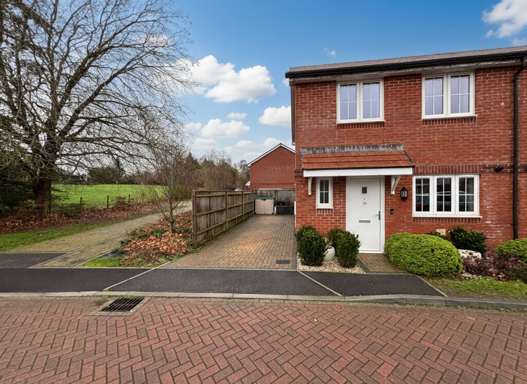 3-bed semi-detached on Augustus Avenue, Fordingbridge, SP6, £350,000