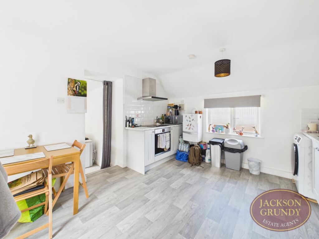Apartment in Long Buckby, West Northamptonshire - View 3