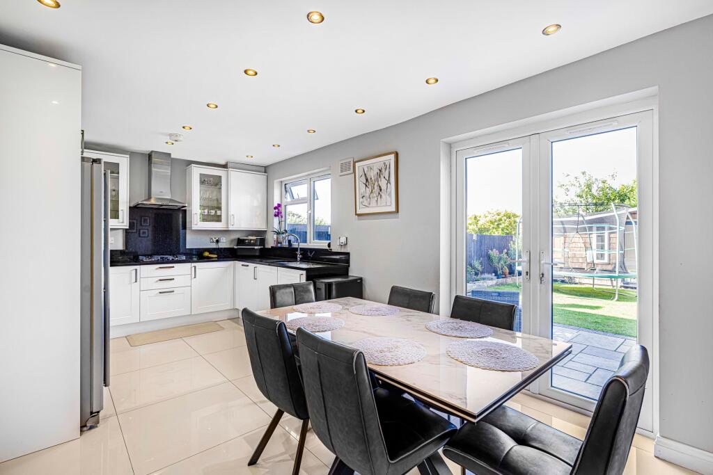 House in Croydon - More