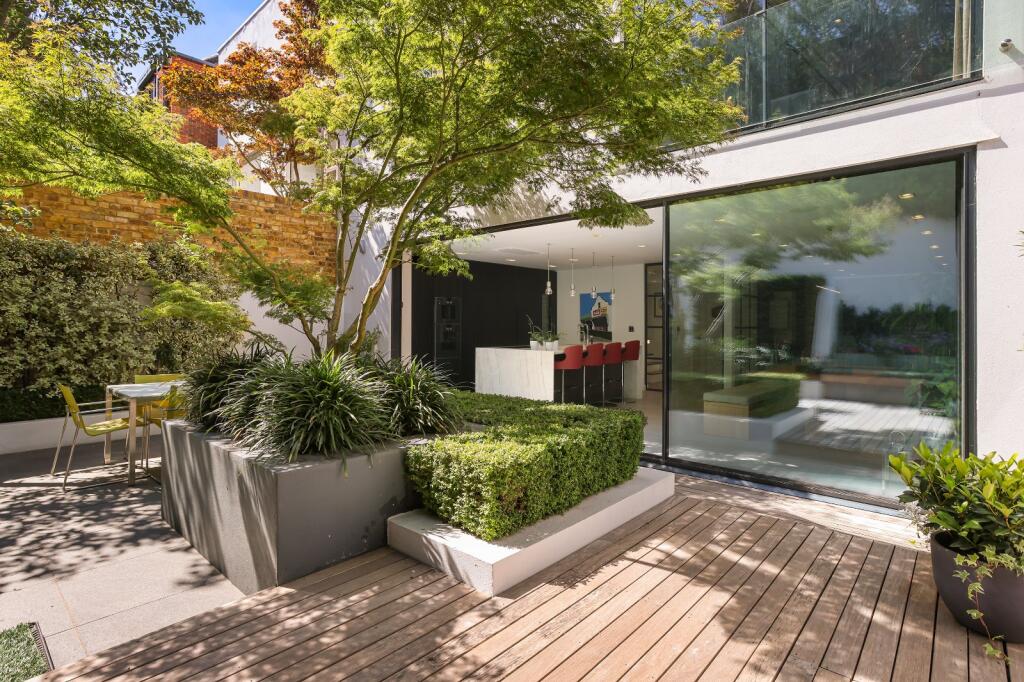 House in London, Belsize Park - View 3