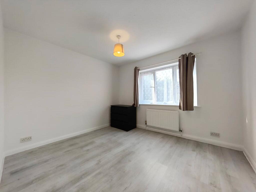Apartment in London, Little Heath - View 2