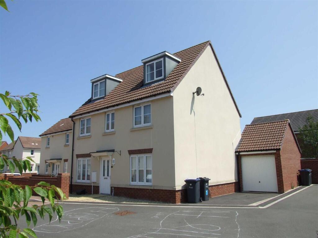 5-bed detached on Skylark Road, Melksham, £410,000