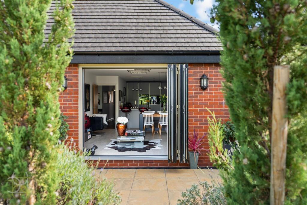 House in Worcester - View 2