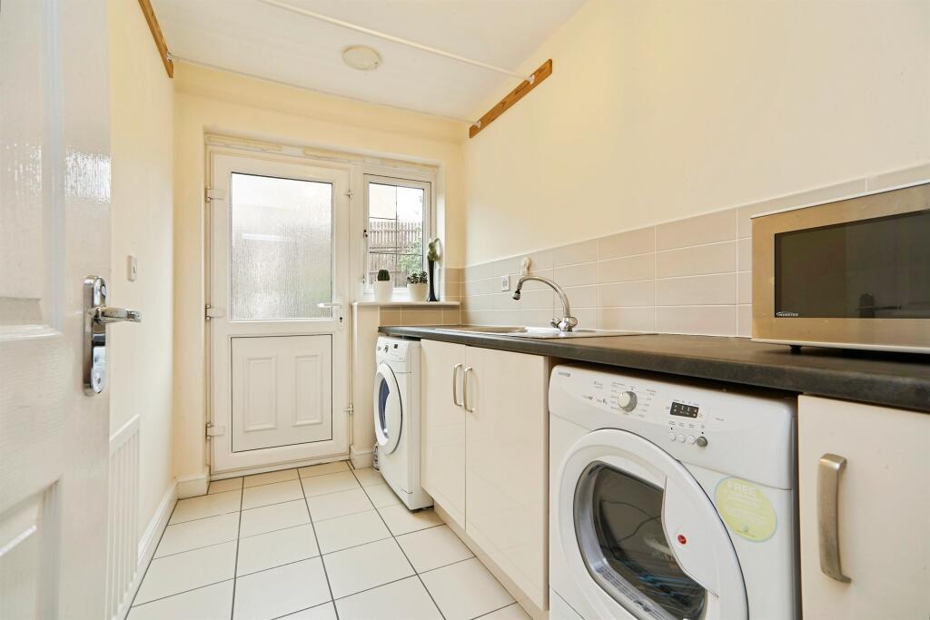 House in Leeds, West Yorkshire - View 5