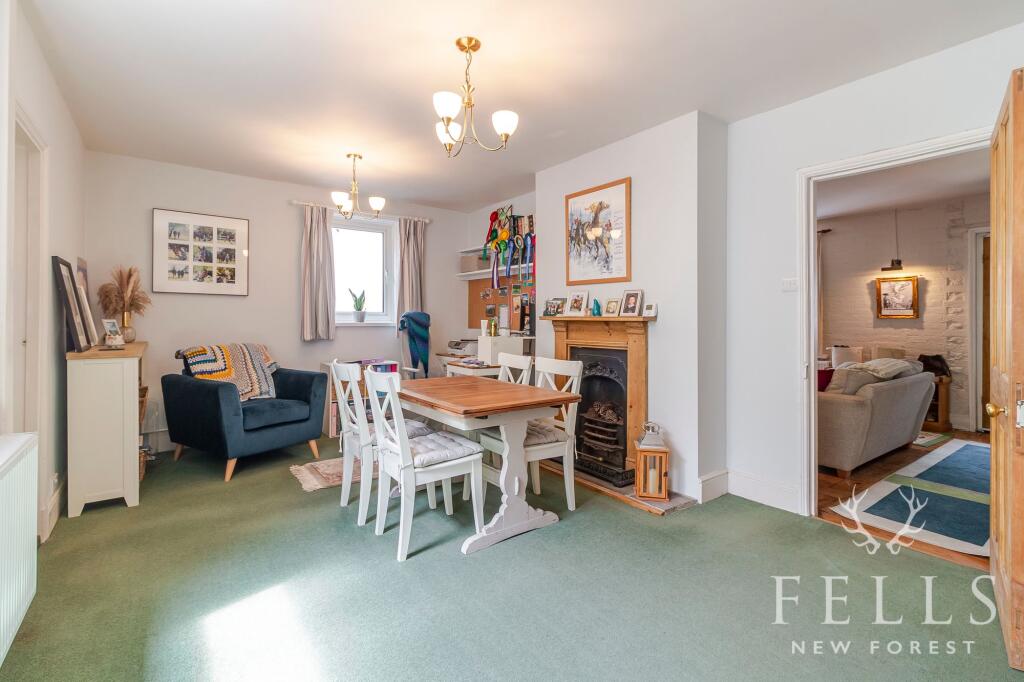 Lester Square, Burley, BH24 photo 5