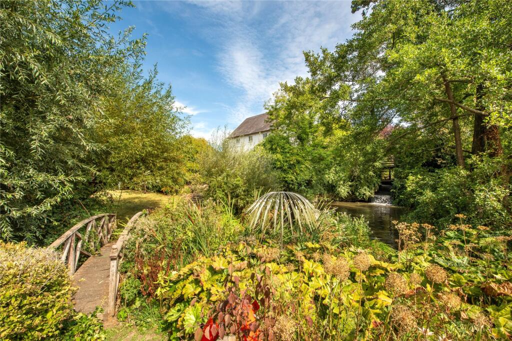 House in Dorking, Pixham - View 3