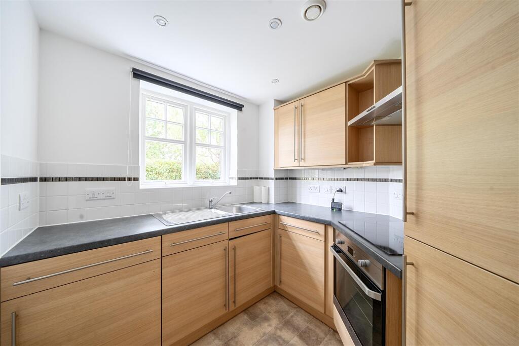 Apartment in Tonbridge - View 4