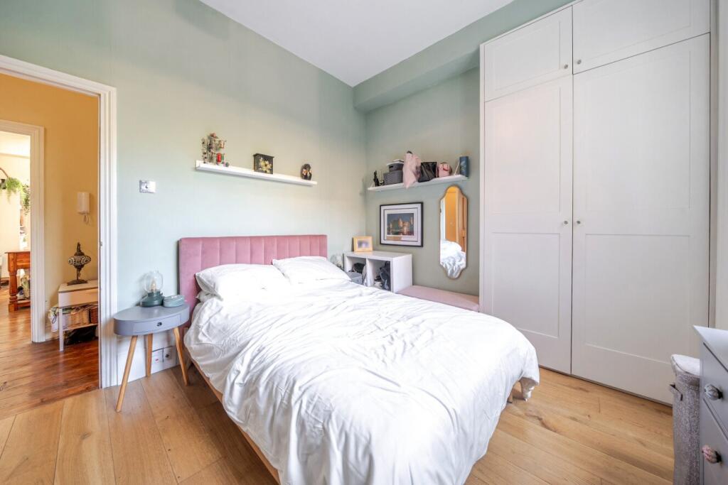 Apartment in London - View 3