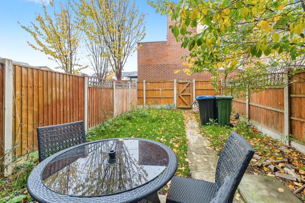 Langham Way, Ashland, Milton Keynes, Buckinghamshire, MK6 photo 3
