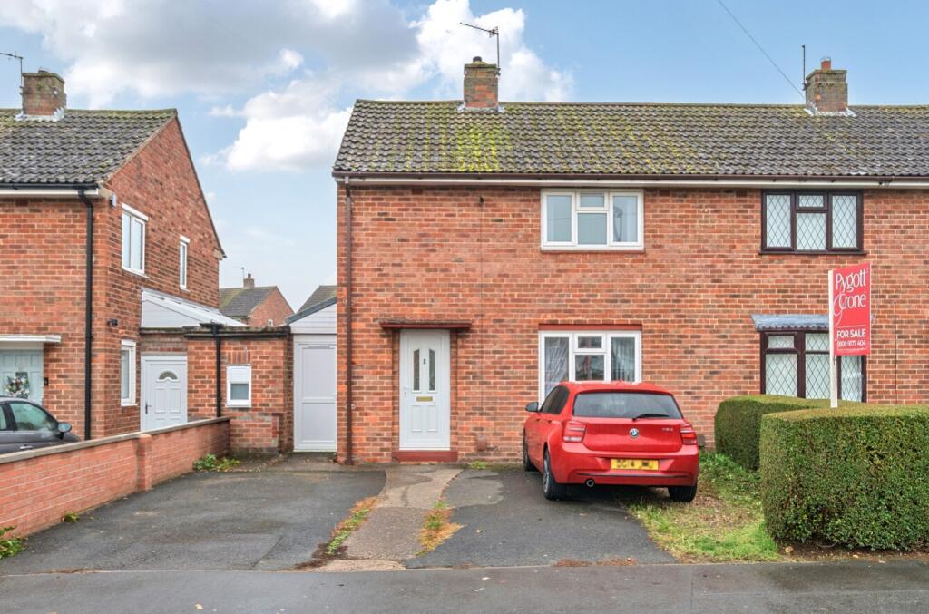 3-bed semi-detached on Woodhall Drive, Lincoln, Lincolnshire, LN2, £175,000