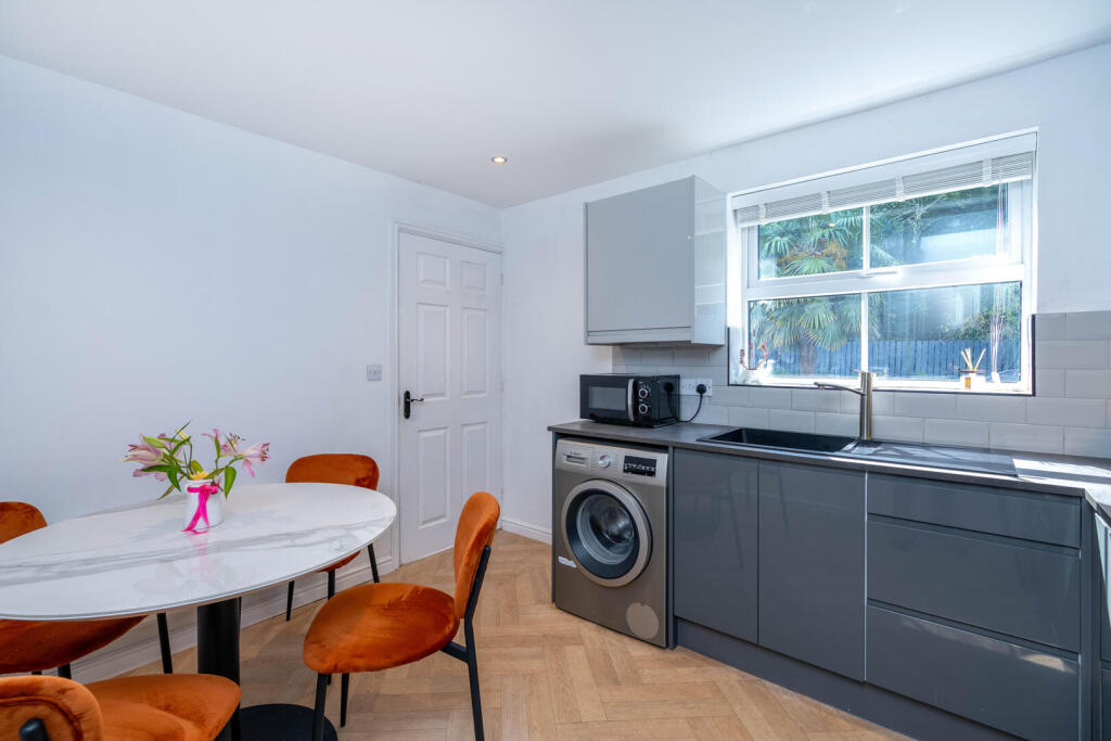House in West Lindsey, Sudbrooke CP - More