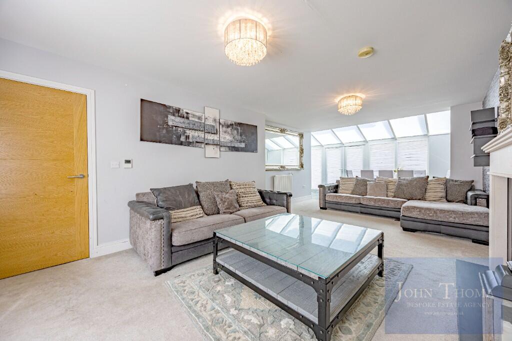 Tamarind Grove, Chigwell, Essex, IG7 photo 3