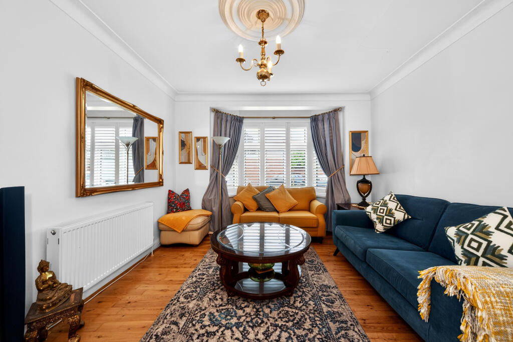 Overton Drive, Chadwell Heath, RM6 photo 2
