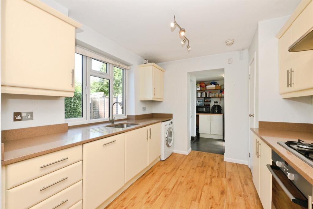 House in Welwyn Hatfield, Hertfordshire - View 5