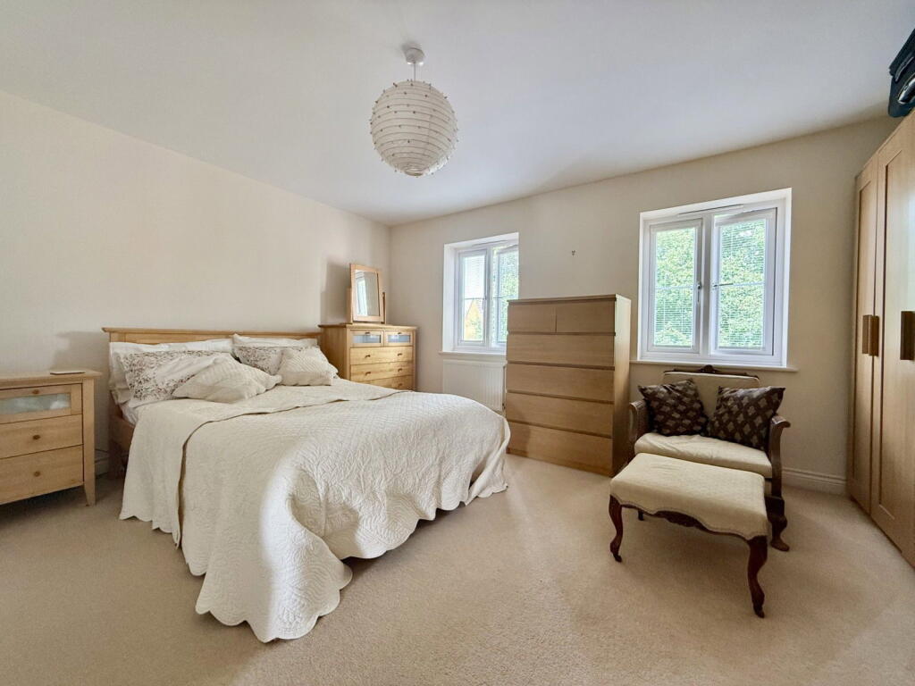 House in Gloucester - View 4