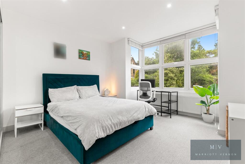 Apartment in Croydon - View 5