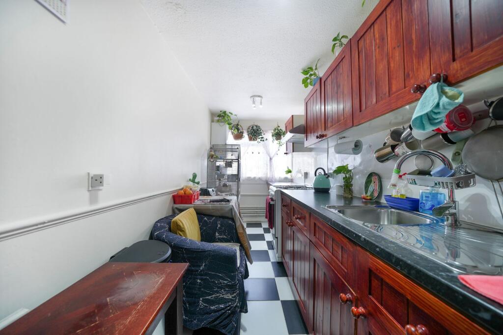 Apartment in Croydon - View 4