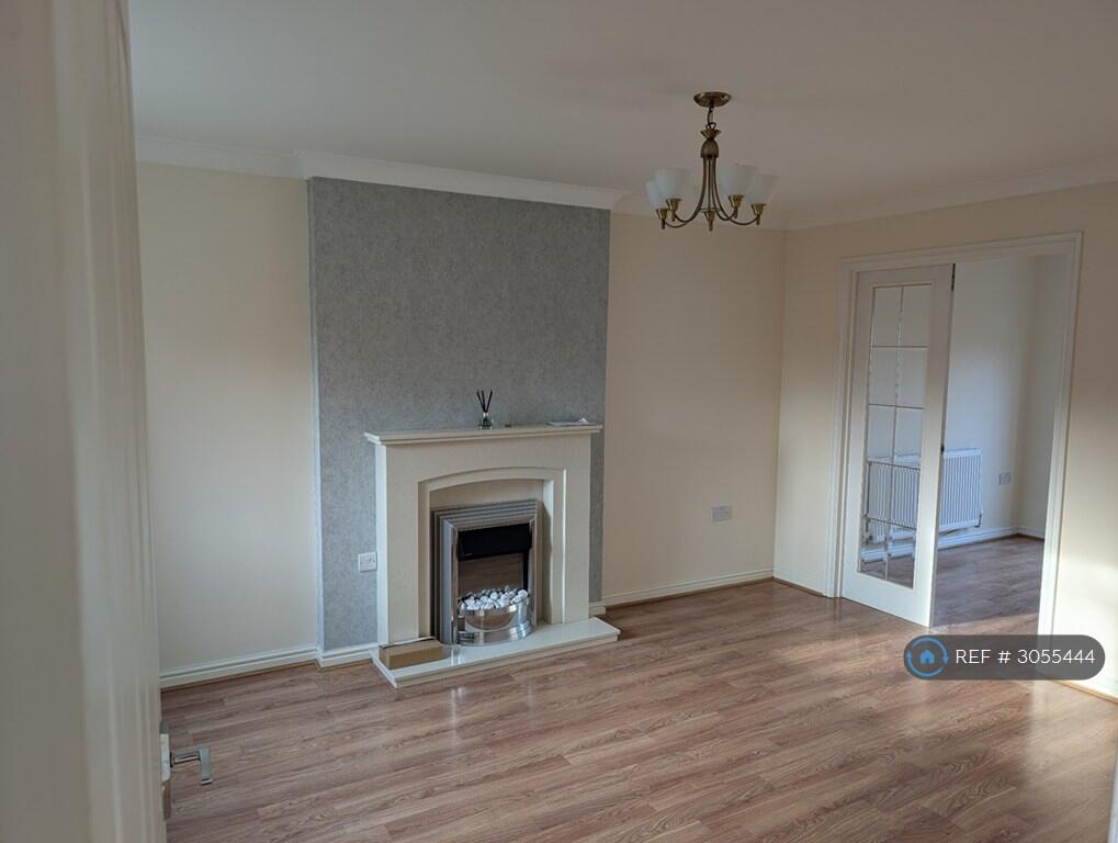 House in Stoke-on-Trent - More