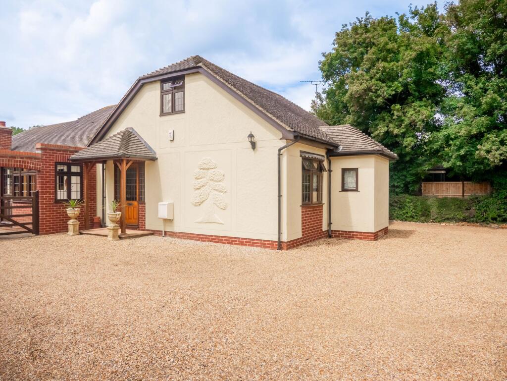 Hullbridge Road, Rayleigh, SS6 photo 3