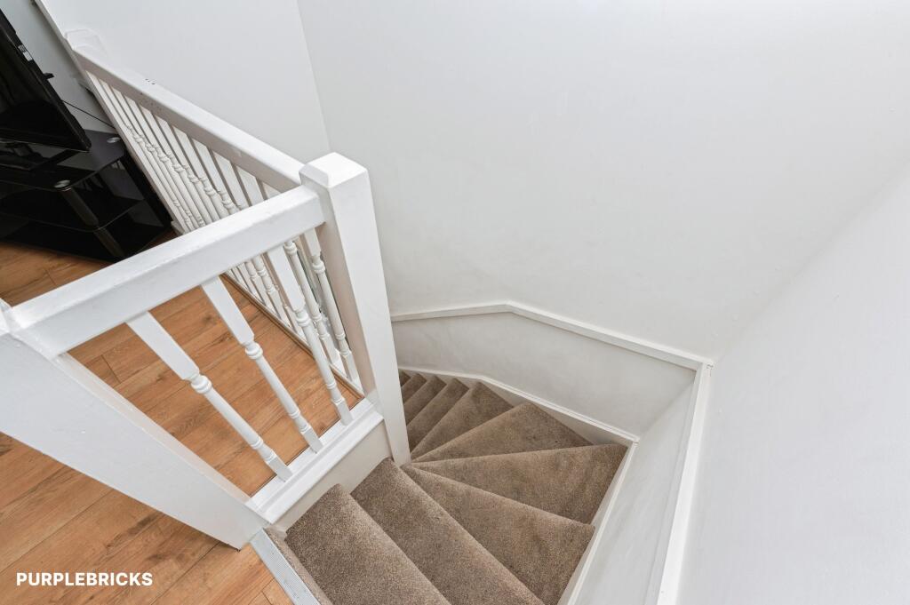 Apartment in Aveley, Essex - View 5