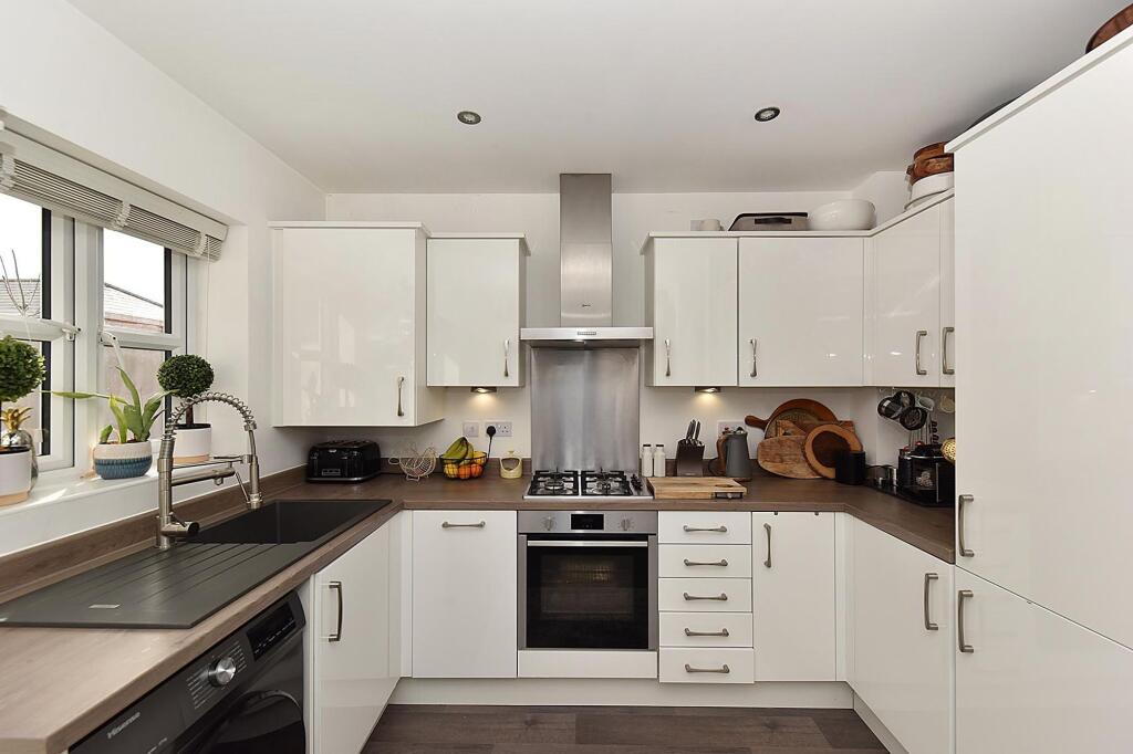 Juliana Way, Altrincham, WA14 photo 4