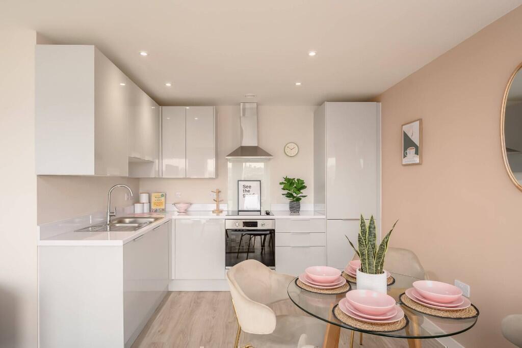 Apartment in Edinburgh, Leith Central - View 3