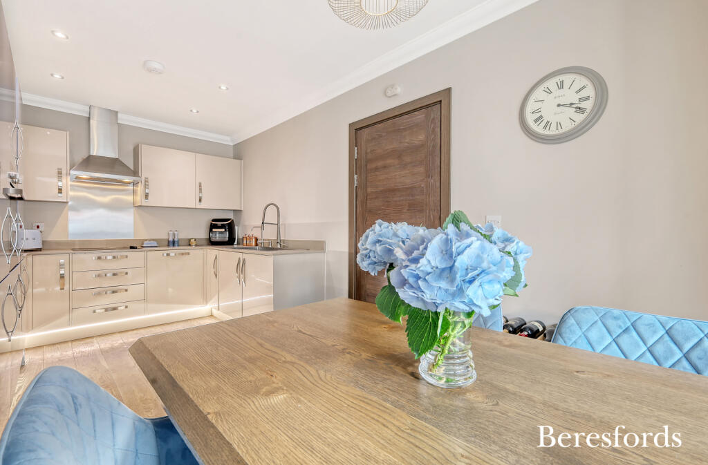 House in Brentwood, The Elms, Mountnessing - More