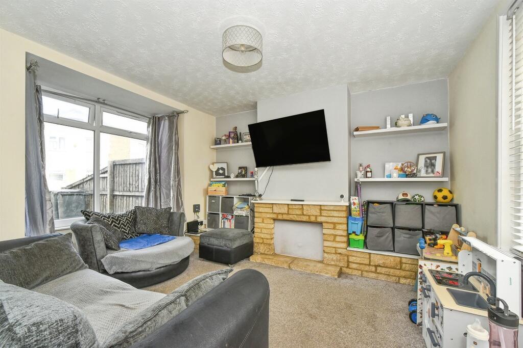 House in Swindon, Greenbridge, Lower Stratton - View 2