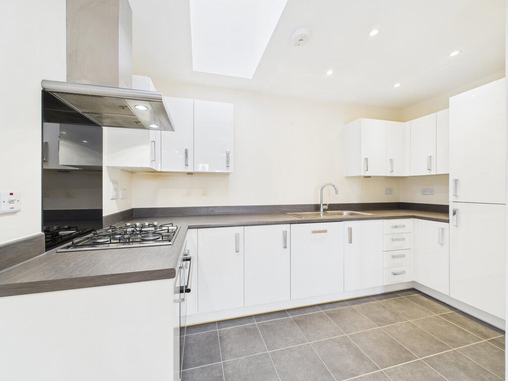 House in Horsham, Broadbridge Heath - More