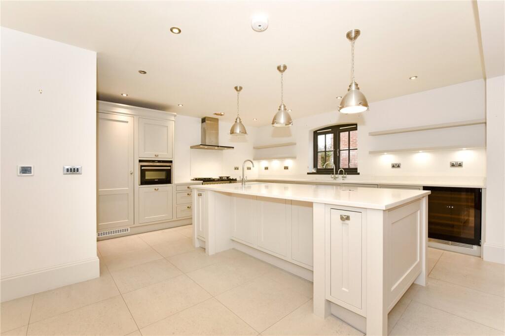 Main image of property: Squires Yard, Hart Street, Henley-On-Thames, Oxfordshire, RG9