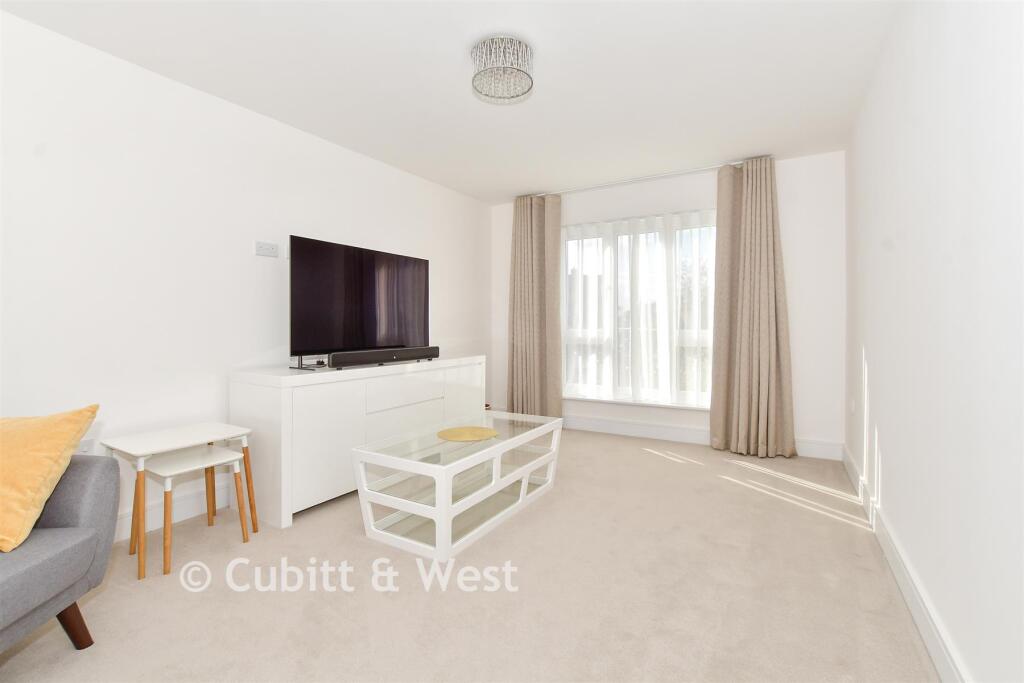 House in Horsham, Old Holbrook, North Horsham - View 5