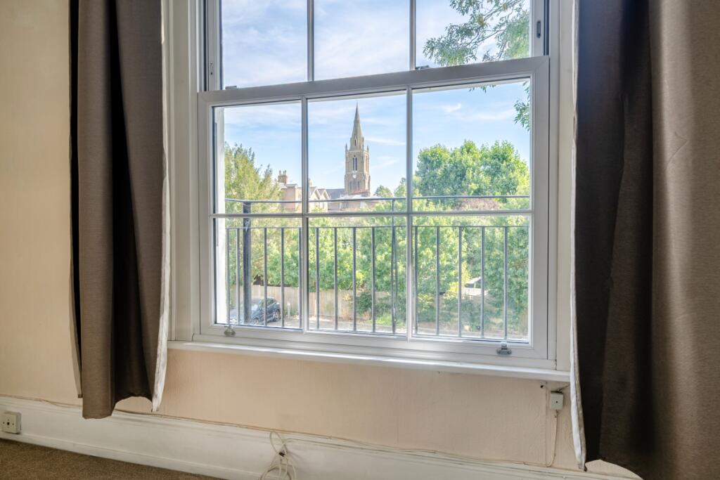 Apartment in Windsor - View 4