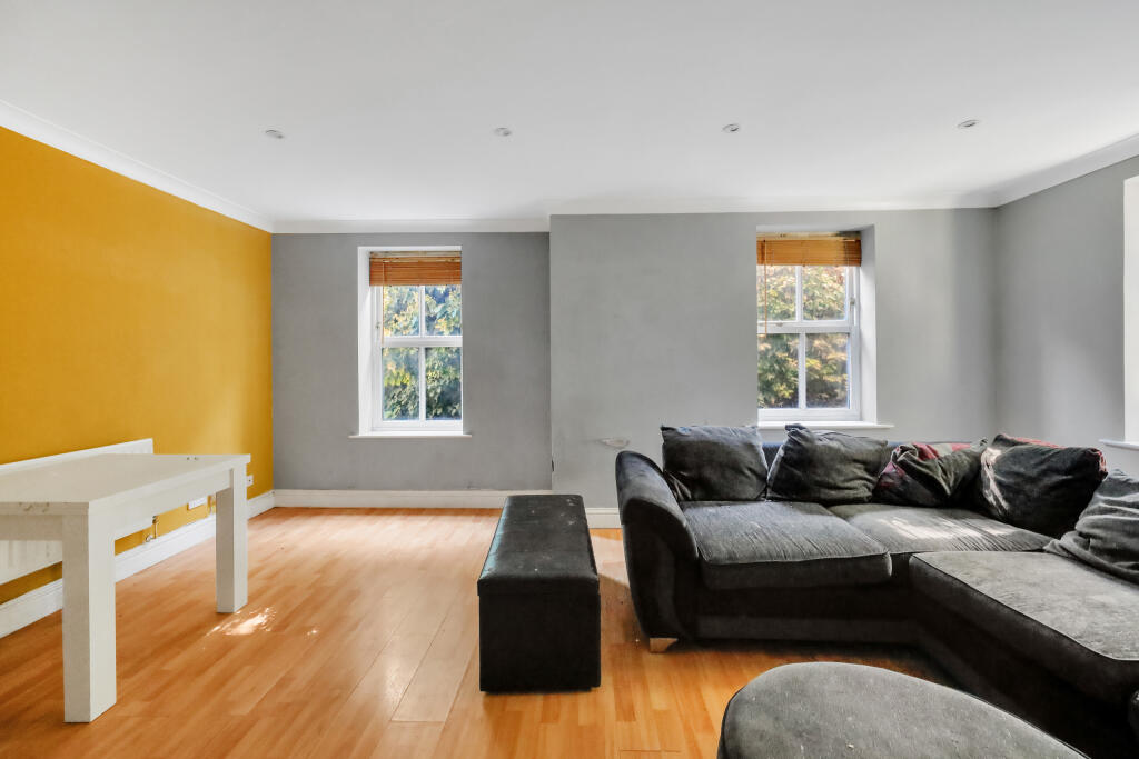 Apartment in Sutton - View 4