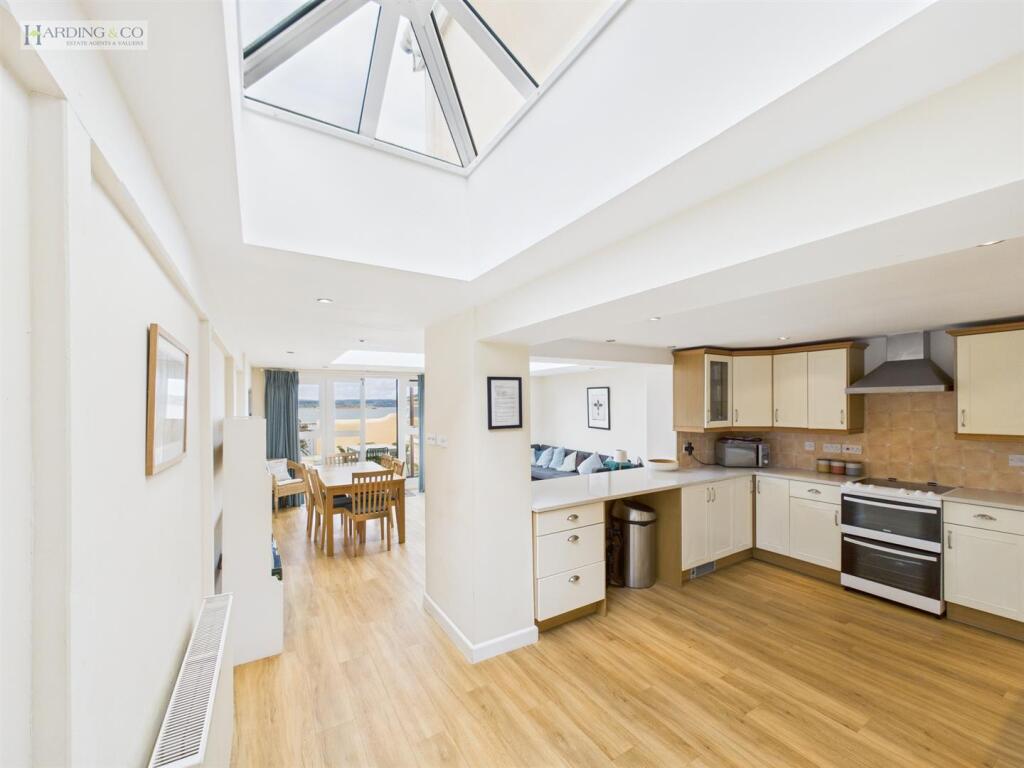 47 Irsha Street, Appledore photo 3