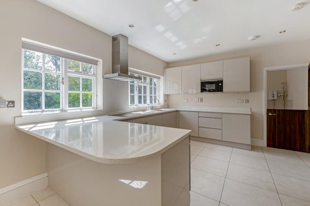 House in Rickmansworth, Loudwater (Troutstream) Estate, Loudwater - View 4