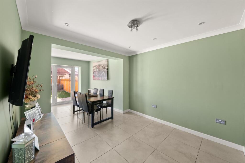 House in London, Bedfont - View 4