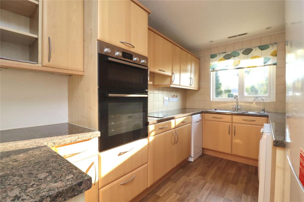 Tenacre, Goldsworth Park, Woking, Surrey, GU21 photo 4