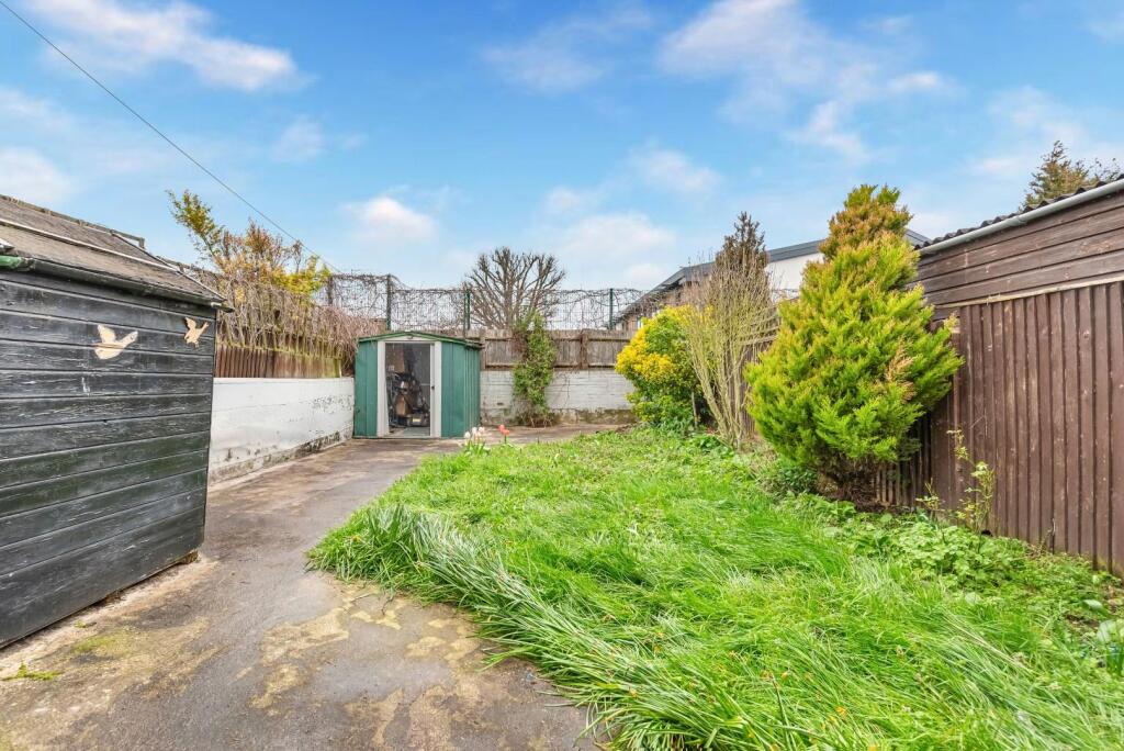 House in London, Hanwell - More
