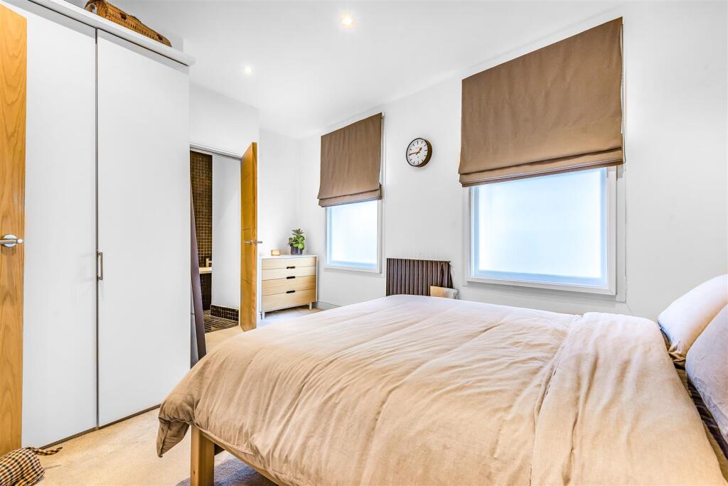 Apartment in Twickenham - More