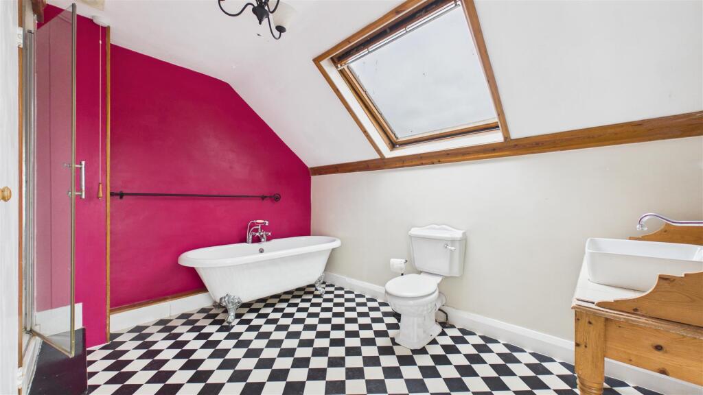 House in Grantham, Corby Glen - More