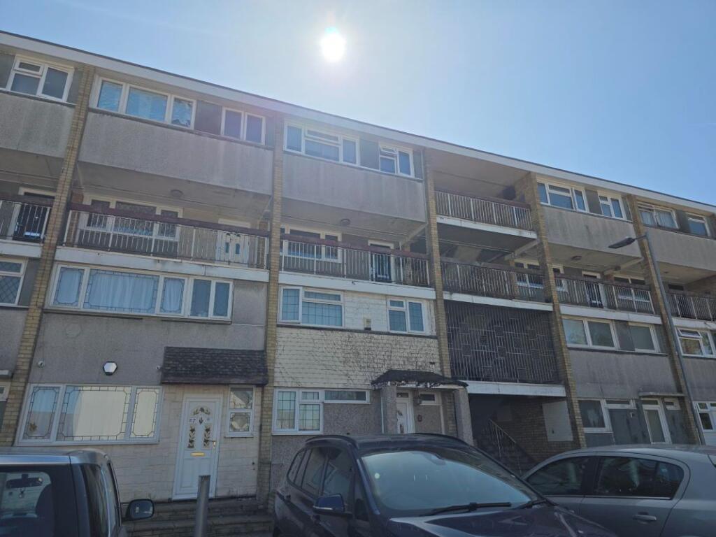 81 Southwark Path, Basildon, Essex, SS14 3QW photo 4