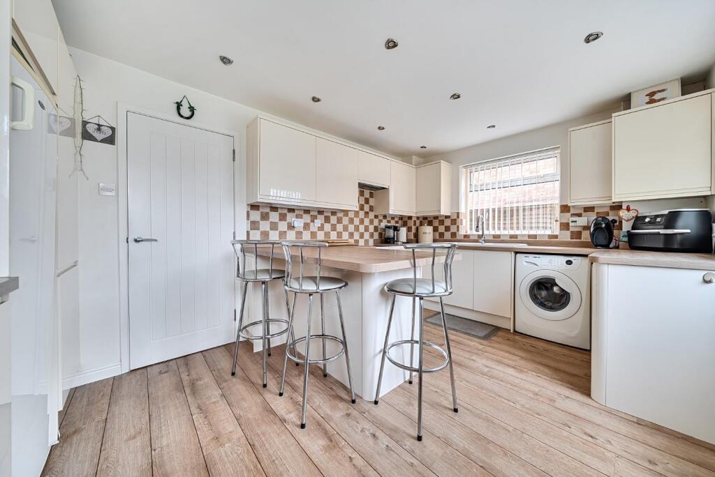 Lulworth Close, Hayling Island - View 3