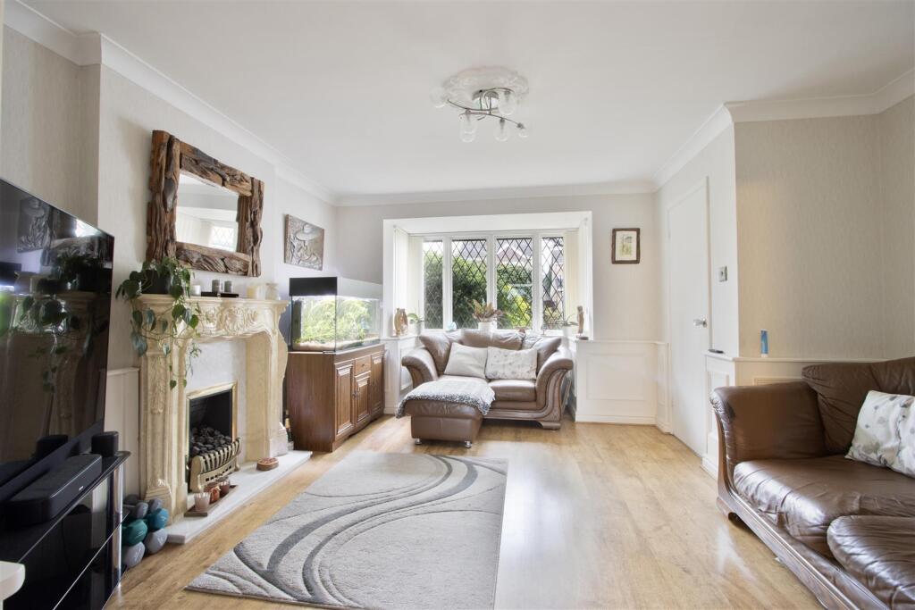 Hedley Drive, Brimington, Chesterfield photo 2
