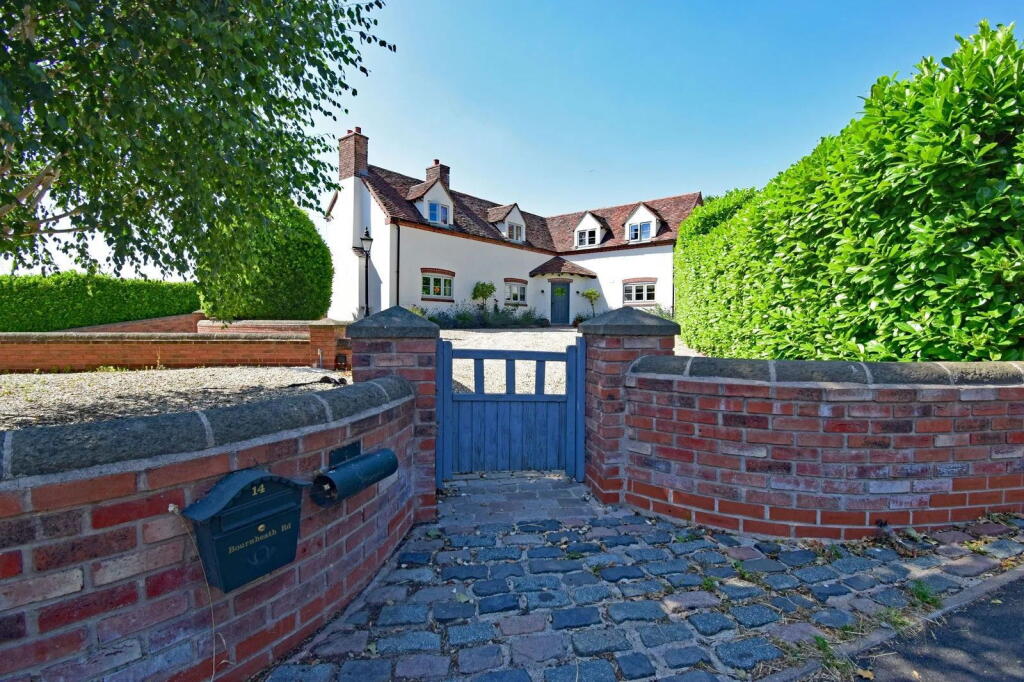 Bournheath Road, Fairfield, Bromsgrove, B61 9LB