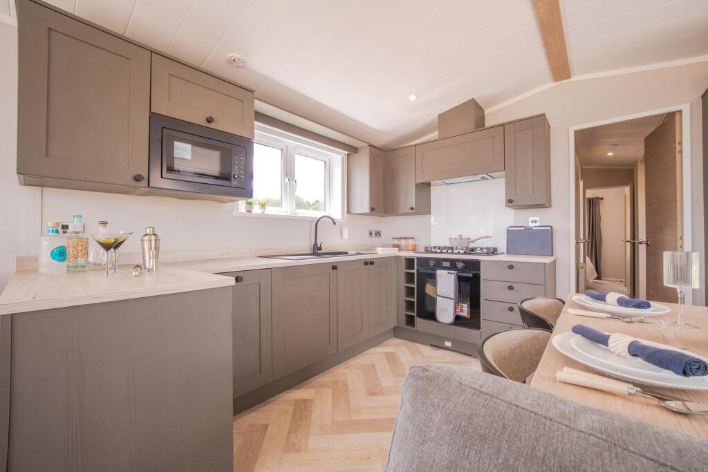 Victory Davenport, Beverley Park, Goodrington, Paignton, Devon, TQ4 7JE photo 4