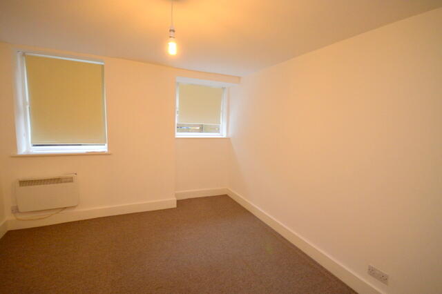 Apartment in Redhill - View 4